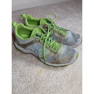 On Women’s Swiss Engineering Cloudracer Running Shoes Athletic Comfort Size 9